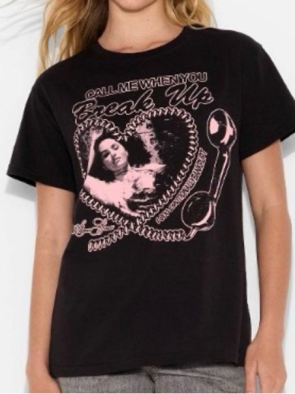 Womens’ Selena Gomez Call Me When You Break Up Graphic T-Shirt
Medium
New w/ Tag